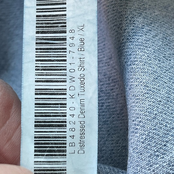 Quince Distressed denim tuxedo shirt, 100% cotton
Size LG in good condition - Picture 11 of 11